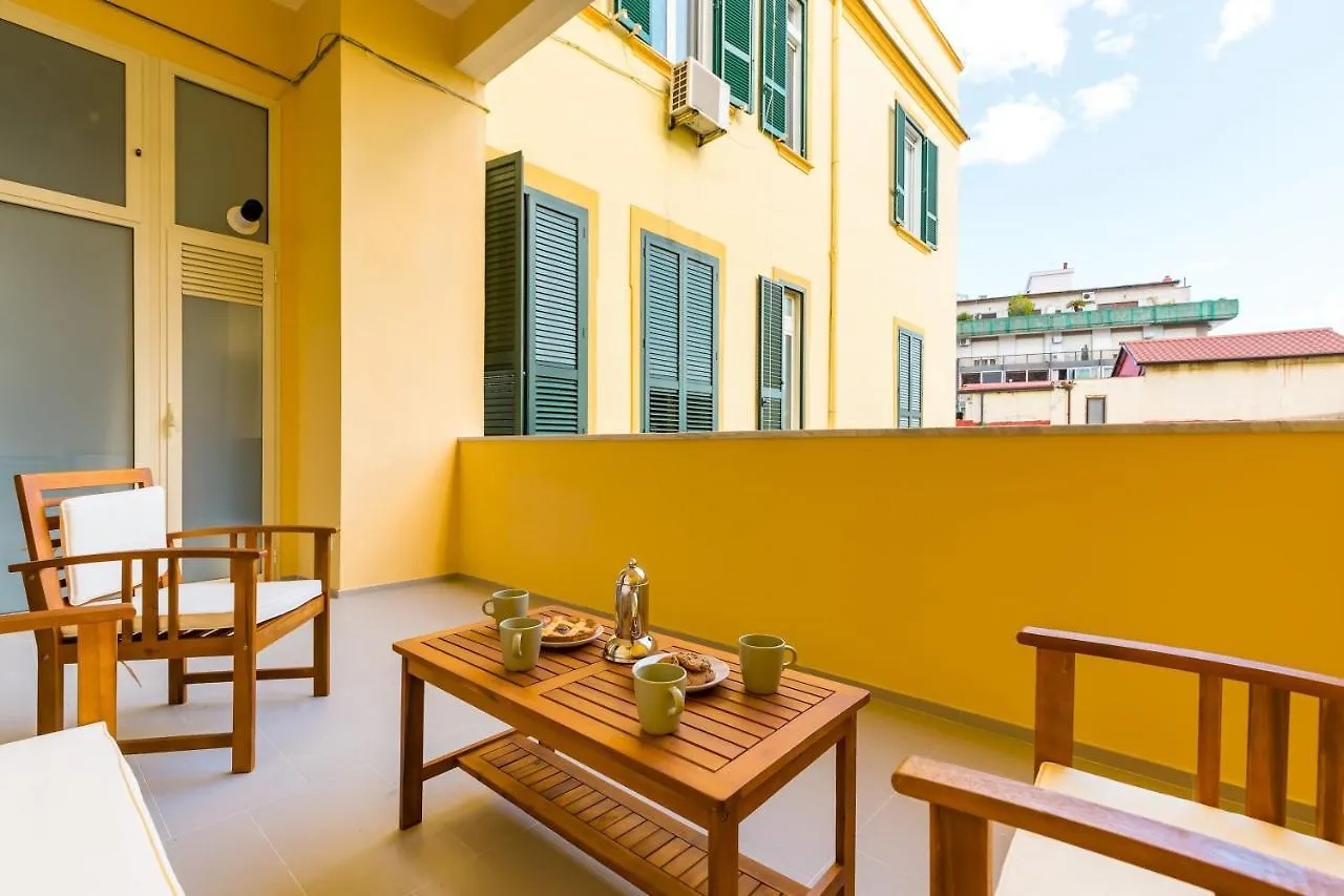 شقة Casa Nostos Piedigrotta By Napoliapartments إيطاليا